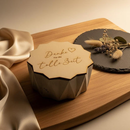 Dankeschön Geschenk Betonkerze – „Danke für die tolle Zeit“ Gravur, Outdoor Kerze modern, personalisierte Wertschätzung Das Glückswerk