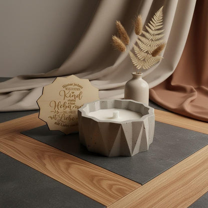 Hebamme Geschenk Betonkerze – Personalisierte Outdoor Kerze mit Gravur, Danke Hebamme, moderne Betonkerze Das Glückswerk