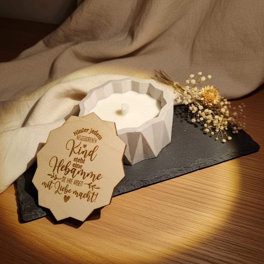 Hebamme Geschenk Betonkerze – Personalisierte Outdoor Kerze mit Gravur, Danke Hebamme, moderne Betonkerze Das Glückswerk