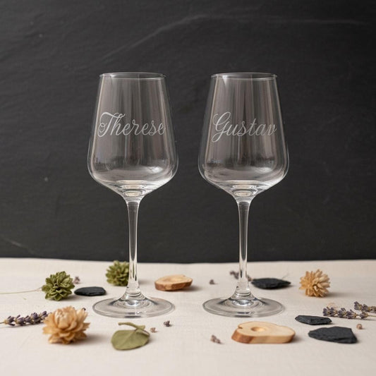 Weinglas mit Gravur in Schreibschrift, personalisiert mit Namen, Geschenk für Trauzeugin, DasGlueckswerk, Küche & Genuss, Wine Glasses, 