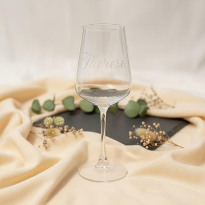 Personalisiertes Weinglas mit Gravur | Name in Schreibschrift, Geschenk Freundin Trauzeugin Geburtstag