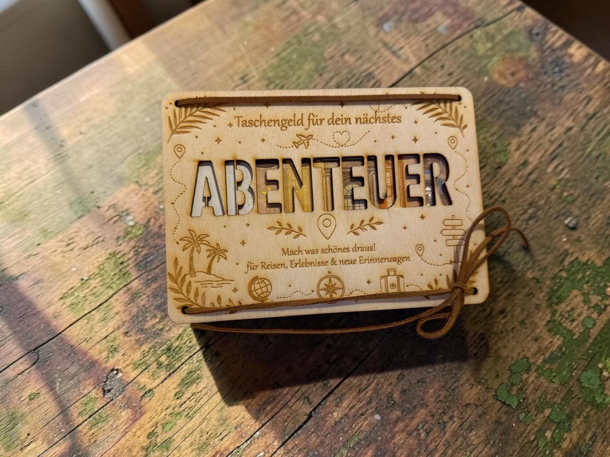 Geldgeschenk Karte aus Holz – „Taschengeld für dein nächstes Abenteuer“ mit Sichtfenster, DasGlueckswerk, Dekoration, Greeting Cards, holz, leder