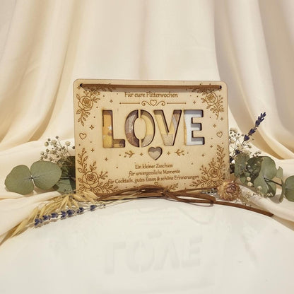 Geldgeschenk Hochzeit Holzkarte für Flitterwochen, LOVE Ausschnitt, Format A6, DasGlueckswerk, Hochzeit & Liebe, Greeting Cards, holz, leder