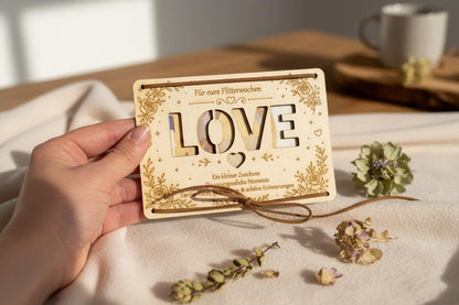 Geldgeschenk Hochzeit Holzkarte für Flitterwochen, LOVE Ausschnitt, Format A6, DasGlueckswerk, Hochzeit & Liebe, Greeting Cards, holz, leder