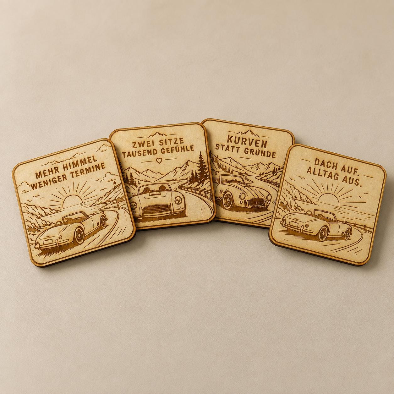 Auto-Untersetzer aus Holz, lasergraviertes Roadster Set, Geschenk für Cabriofahrer und Oldtimer Fans, DasGlueckswerk, Geschenke für Autofahrer, Coasters, 