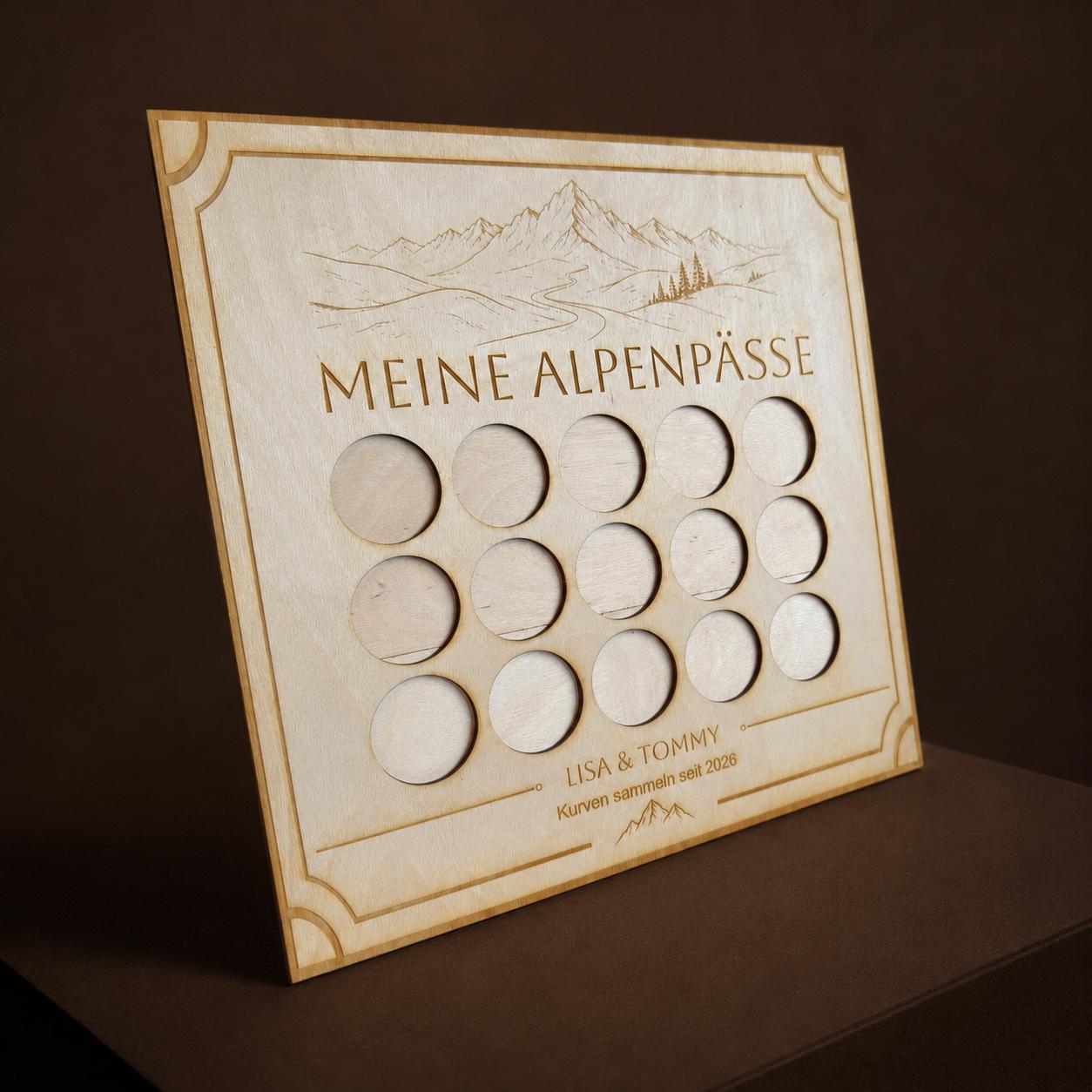 Alpenpässe Sammelboard aus Holz – personalisiert mit Namen & Jahreszahl, DasGlueckswerk, Personalisierte Geschenk, Signs, 