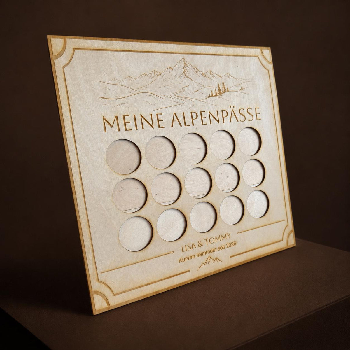 Alpenpässe Sammelboard aus Holz – personalisiert mit Namen & Jahreszahl, DasGlueckswerk, Personalisierte Geschenk, Signs, 