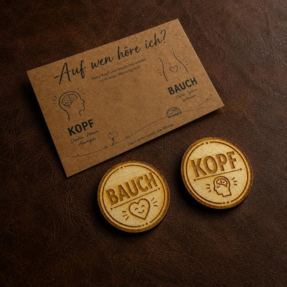 Entscheidungsmünze Bauch oder Kopf aus Holz – Geschenk bei schwierigen Entscheidungen und für Unentschlossene, DasGlueckswerk, Dekoration, Greeting Cards, 