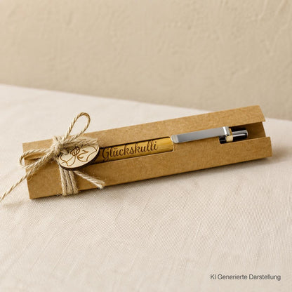 Kugelschreiber Glückskulli mit persönlicher Gravur Geschenkverpackung, DasGlueckswerk, Dekoration, Ballpoint Pens, holz