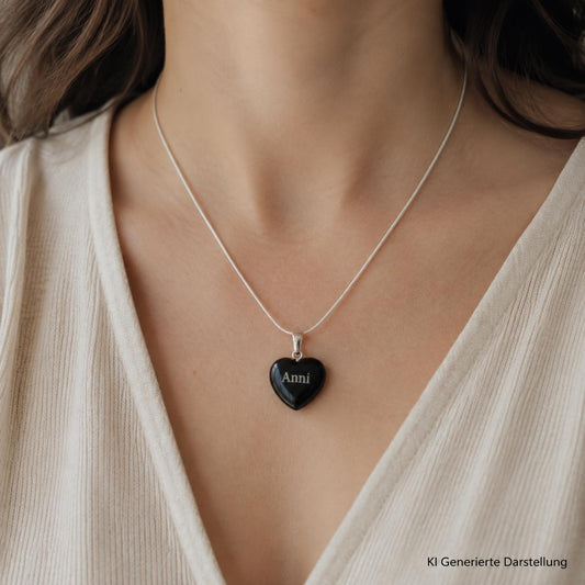Halskette Herz Obsidian Optik, Anhänger aus Glas mit Wunschgravur, Geschenk im Schmuckkästchen, DasGlueckswerk, Personalisierte Geschenk, Charm Necklaces, 