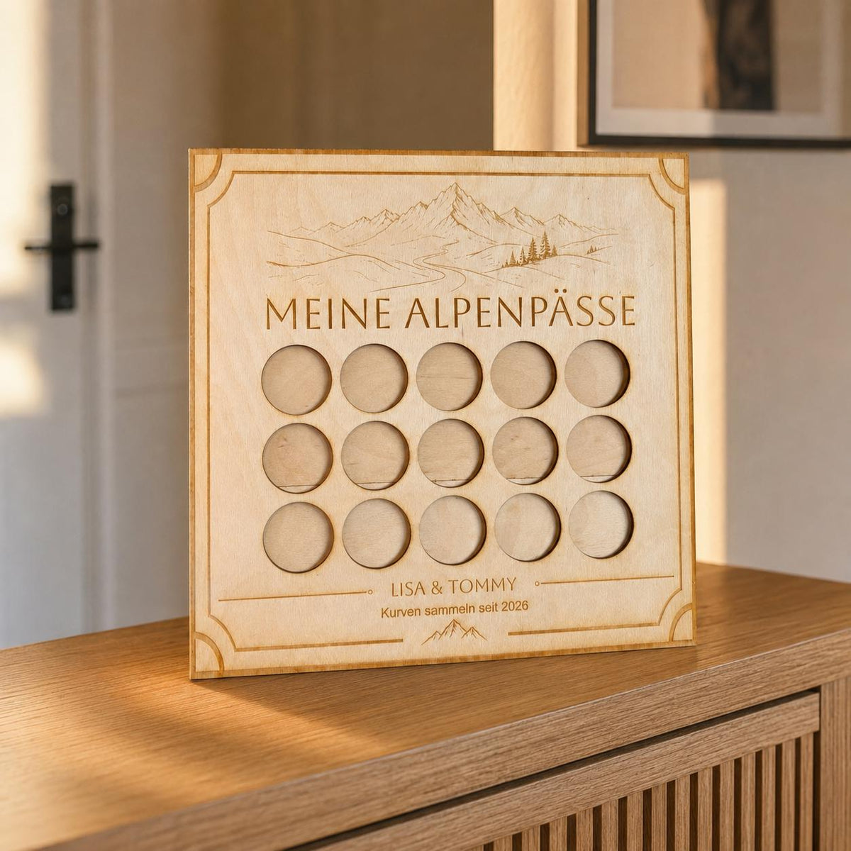 Alpenpässe Sammelboard aus Holz – personalisiert mit Namen & Jahreszahl, DasGlueckswerk, Personalisierte Geschenk, Signs, 