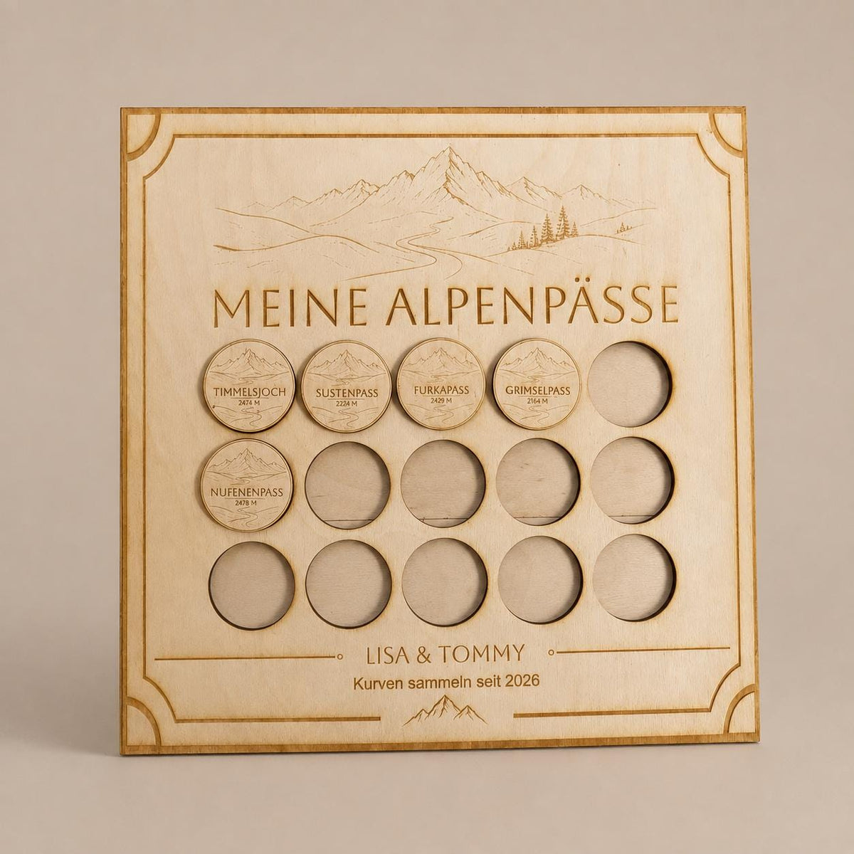 Alpenpässe Sammelboard aus Holz – personalisiert mit Namen & Jahreszahl, DasGlueckswerk, Personalisierte Geschenk, Signs, 