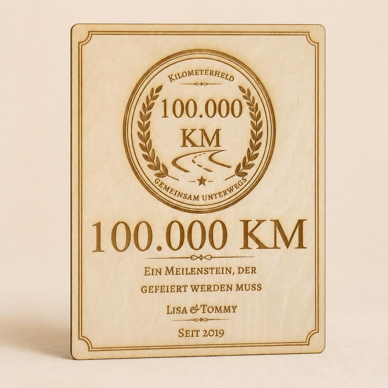 100.000 km Geschenk Aufsteller personalisiert – Meilenstein für Autofahrer aus Holz oder Acryl, DasGlueckswerk, Geschenke für Autofahrer, Signs, 