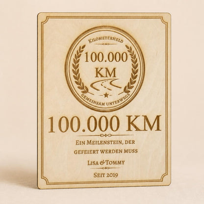 100.000 km Geschenk Aufsteller personalisiert – Meilenstein für Autofahrer aus Holz oder Acryl, DasGlueckswerk, Geschenke für Autofahrer, Signs, 