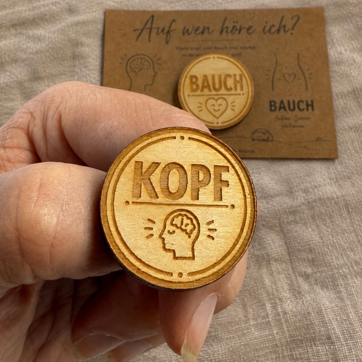 Entscheidungsmünze Bauch oder Kopf aus Holz – Geschenk bei schwierigen Entscheidungen und für Unentschlossene, DasGlueckswerk, Dekoration, Greeting Cards, 
