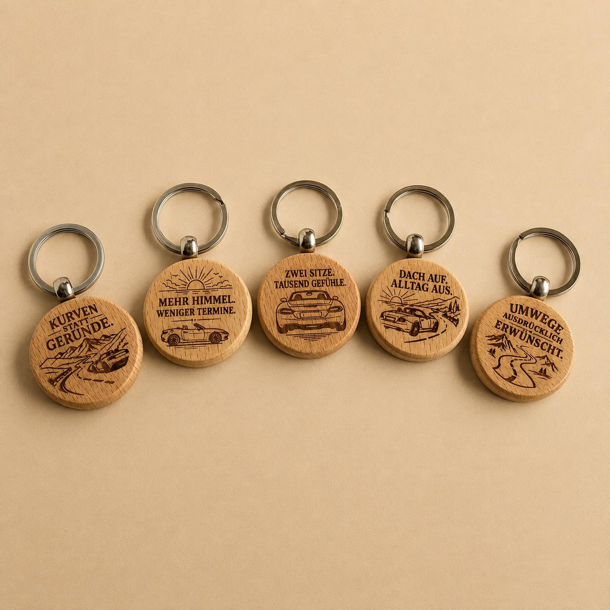 Roadster Schlüsselanhänger „Zwei Sitze tausend Gefühle“ aus Holz – Geschenk für Cabriofahrer, DasGlueckswerk, Geschenke für Autofahrer, Keychains, 