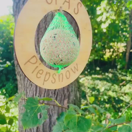 Vogelfutterstation Holz mit Gravur Opas Piepshow, Meisenknödel Halter, Geschenk für Opa