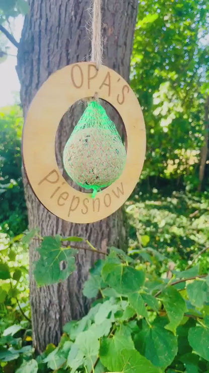 Vogelfutterstation Holz mit Gravur Opas Piepshow, Meisenknödel Halter, Geschenk für Opa